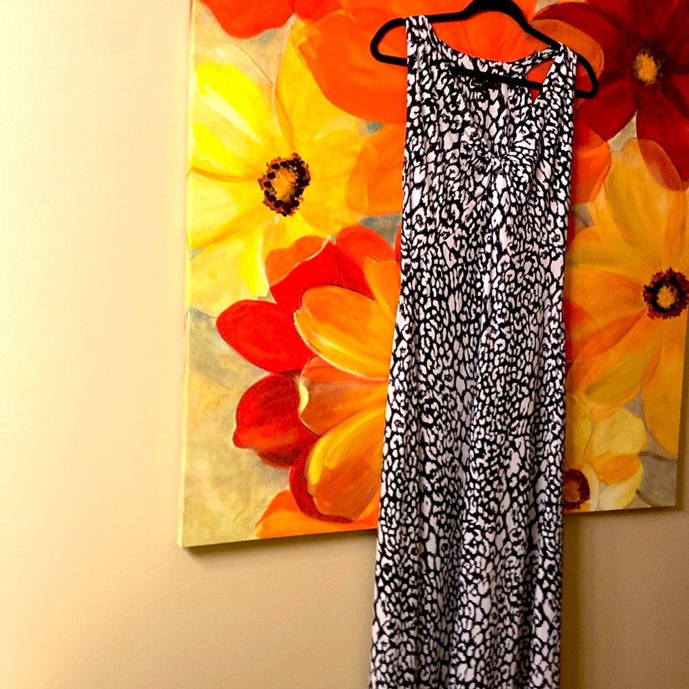 Black & White sleeveless - excellent condition